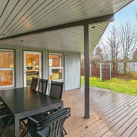 Four-bedroom Holiday In Vaeggerlose 4 펜션 Bøtø By