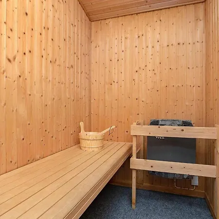펜션 Four-bedroom Holiday In Vaeggerlose 4 Bøtø By