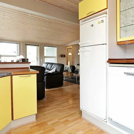Four-bedroom Holiday In Vaeggerlose 4 펜션 Bøtø By